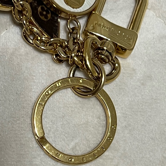 Gold metal Louis Vuitton LV  Bag Charm & Key Holder - Picture 7 of 13